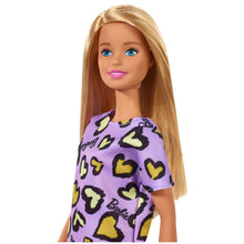 Barbie Chic Puppe, Lila Kleid mit Herzdruck, Weiße Sneaker